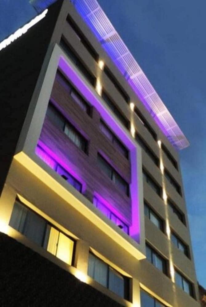 Hotel Senorial Platino León Exteriör bild