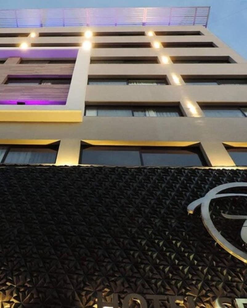 Hotel Senorial Platino León Exteriör bild
